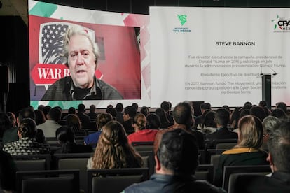 Steve Banon, ex director de la campaña presidencial de Donald Trump, en una presentación a distancia durante la CPAC.