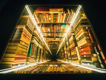 Juego de espejos para recrear la biblioteca infinita de libros sobre Napoleón de Kubrick.