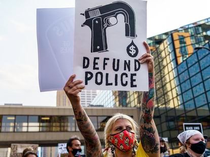 Manifestación contra la brutalidad policial en agosto de 2020 en Minneapolis