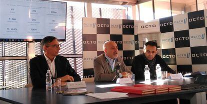 Davide de Sanctis (i), Mauro Cantoni (c) y Alain Sinquin (d) en la rueda de prensa en Cheste.