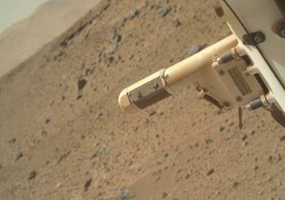 Detalle de los sensores de viento y temperatura de Curiosity