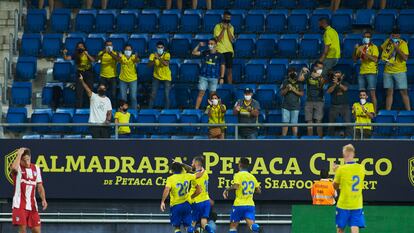 Los aficionados acceden al estadio en el Trofeo Ramón de Carranza entre el Cádiz y el Atlético de Madrid el pasado 4 de agosto