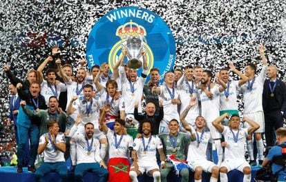 Los jugadores del Real Madrid tras conseguir la Copa de Europa.