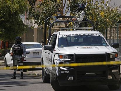Elementos de la Guardia Nacional resguardan la zona tras una balacera en Guadalajara, Jalisco, el pasado 19 de abril.