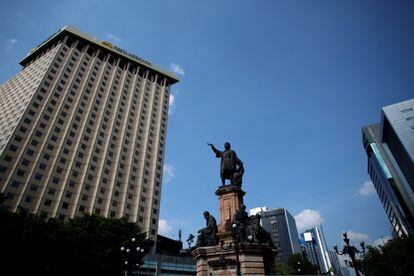 Imagen de archivo de la estatua de Colón en su antigua ubicación en Paseo de la Reforma.