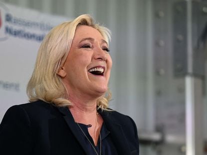 La líder de la extrema derecha francesa, Marine Le Pen, se ha beneficiado de la debilidad del cordón sanitario en las legislativas del domingo.
