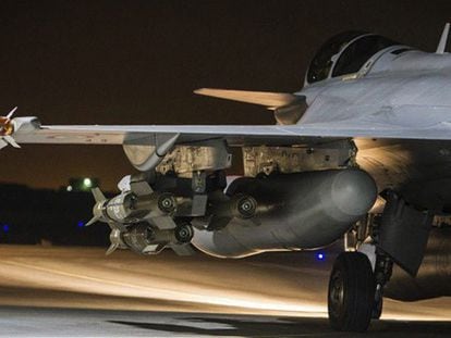 Imagen facilitada por el Ministerio de Defensa francés de un avión de combate.