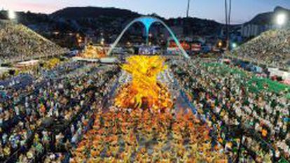 El carnaval de la ciudad brasileña de Río de Janeiro es el más famoso, multitudinario y espectacular del mundo.