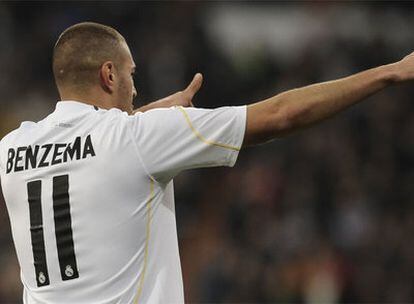 Benzema celebra un tanto.
