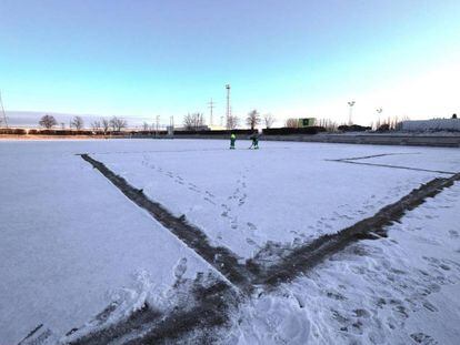 El campo del Unionistas, nevado.