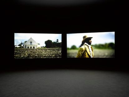'Auto de fe' (2016), videoinstalación de John Akomfrah que se exhibe en el CAAC de Sevilla.