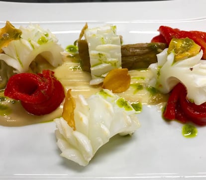 VERDURAS ASADAS SOBRE CREMA DE AJO Y CALAMAR / CAPEL