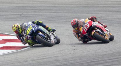 Rossi y M&aacute;rquez en la carrera de Sepang, Malasia.