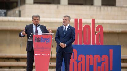 Joan Laporta junto al primer teniente de alcalde del Ayuntamiento de Barcelona, Jaume Collboni, durante la presentación de un acuerdo por el que el Barça jugará en el Estadi Olímpic Lluís Companys en la temporada 2023-2024, como consecuencia de las obras de remodelación del Camp Nou