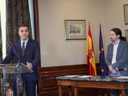 El presidente del Gobierno en funciones, Pedro Sánchez, ofrece una rueda de prensa en el Congreso de los Diputados tras firmar el principio de acuerdo con el líder de Podemos, Pablo Iglesias.
