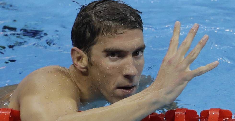 Michael Phelps festeja su cuarto oro, esta vez en los 200m individuales.