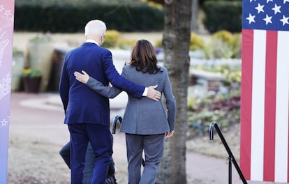 Joe Biden y Kamala Harris, después de pronunciar un discurso sobre los derechos electorales, el 11 de enero en Atlanta, Georgia.