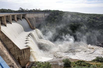 State of the El Gergal reservoir this Tuesday, after the rains of recent days, in the Sevillian town of Guillena.