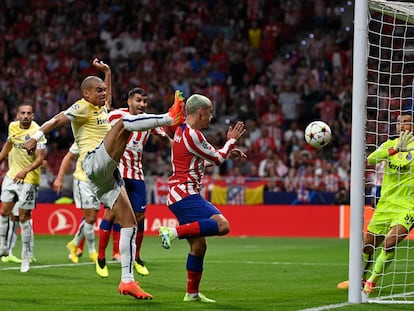 Antoine Griezmann anota el gol de la victoria ante el Oporto en la primera jornada de la Champions.