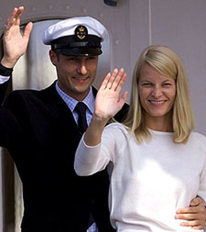 Haakon y Mette-Marit, la víspera de su boda.