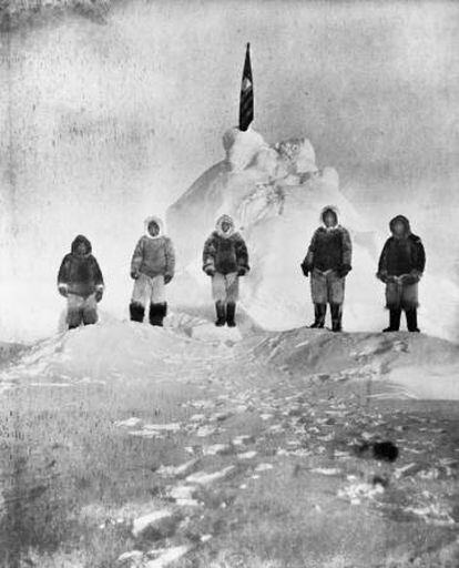 Matthew Henson y los inuit Ootah, Egingwah, Seegloo y Ookeah.