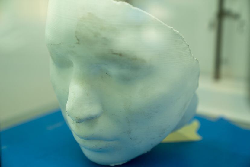 Máscara diseñada con impresoras 3D para crear prótesis personalizadas para los pacientes heridos de guerra. 