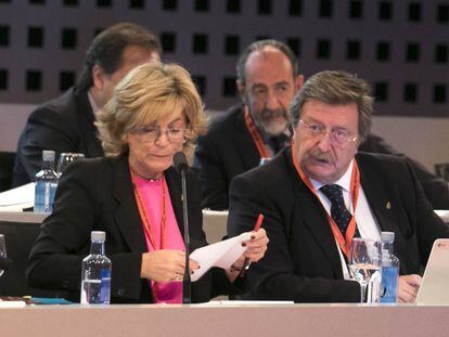 Juan Luis Larrea preside una asamblea de la Federaci&oacute;n en julio. 