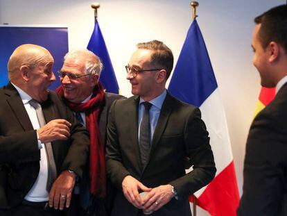 Desde la izquierda, el ministro de Exteriores francés, Jean-Yves Le Drian; el jefe de la diplomacia europea, Josep Borrell; y el titular de Exteriores alemán, Heiko Maas, este martes en Bruselas.