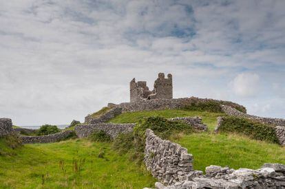 Ruinas de un castillo en la isla de Inis Oirr.