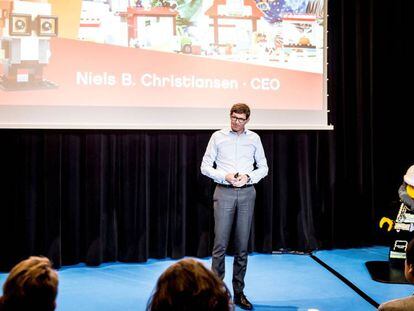 El consejero delegado de Lego, Niels B. Christiansen, durante la presentaci&oacute;n de resultados en Billund (Dinamarca).