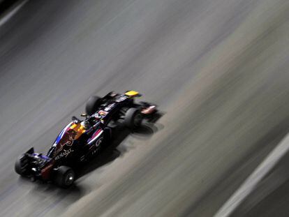 Vettel rueda por el circuito de Marina Bay.