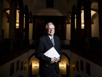 Josep Borrell, ministro de Exteriores en funciones, en la sede del Ministerio. En vídeo, declaraciones de Borrell el pasado 16 de diciembre.