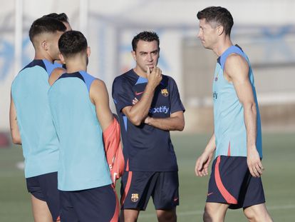 Xavi, durante el entrenamiento de este viernes en el Barcelona.