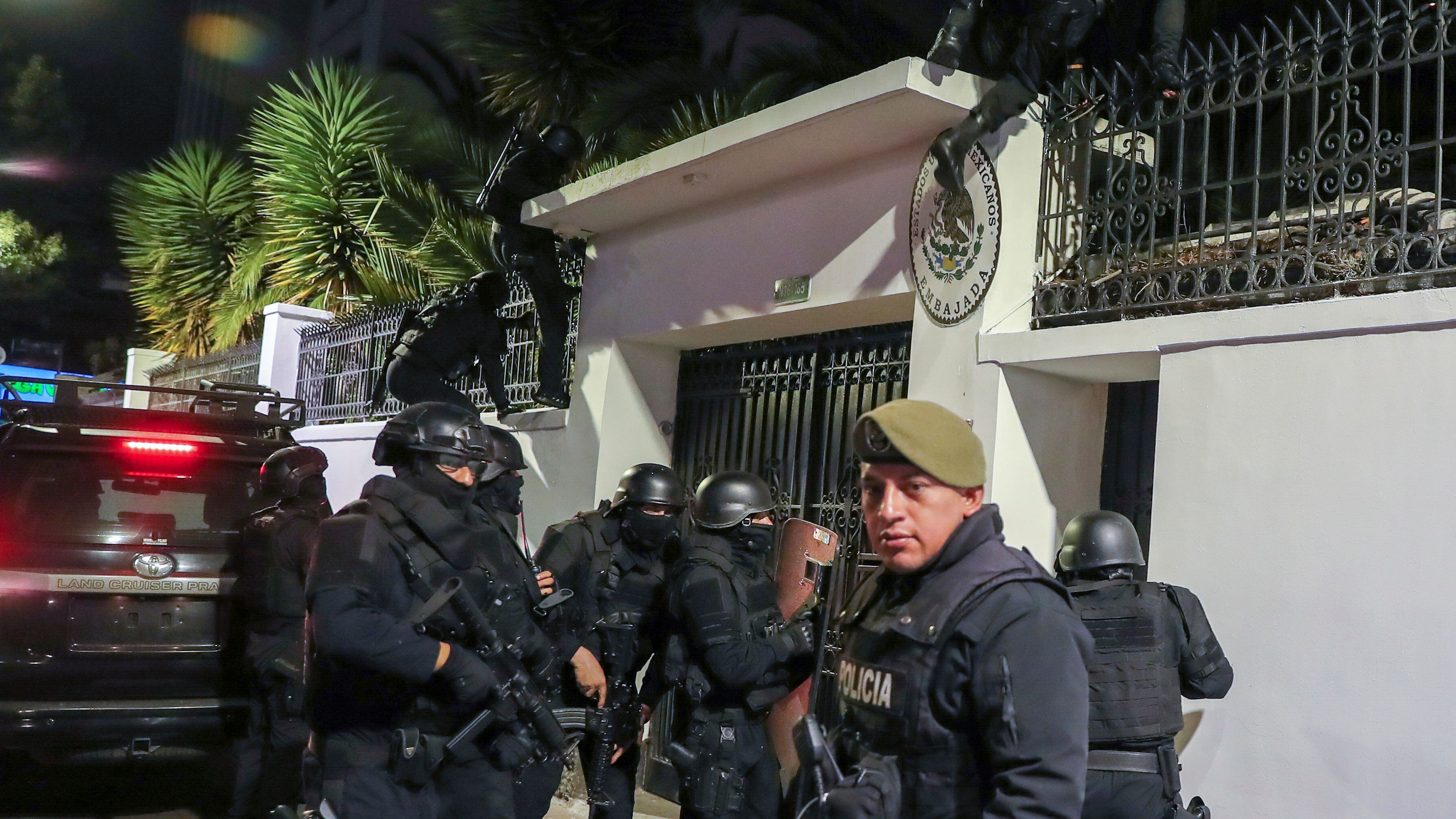México rompe relaciones con Ecuador tras el asalto policial a su Embajada en Quito