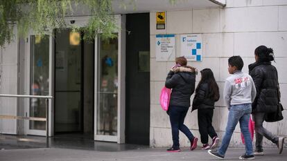 Entrada del Centro de Atención Primaria la Florida, en Hospitalet de Llobregat.