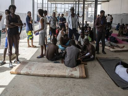 Centro de detención de Inmigrantes en Tayura, al este de Trípoli (Libia).