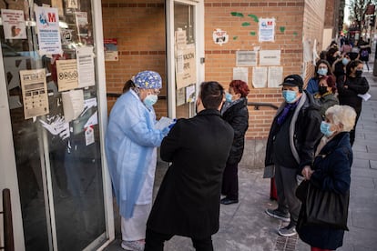 En la foto un centro de salud en General Ricardos, Madrid.