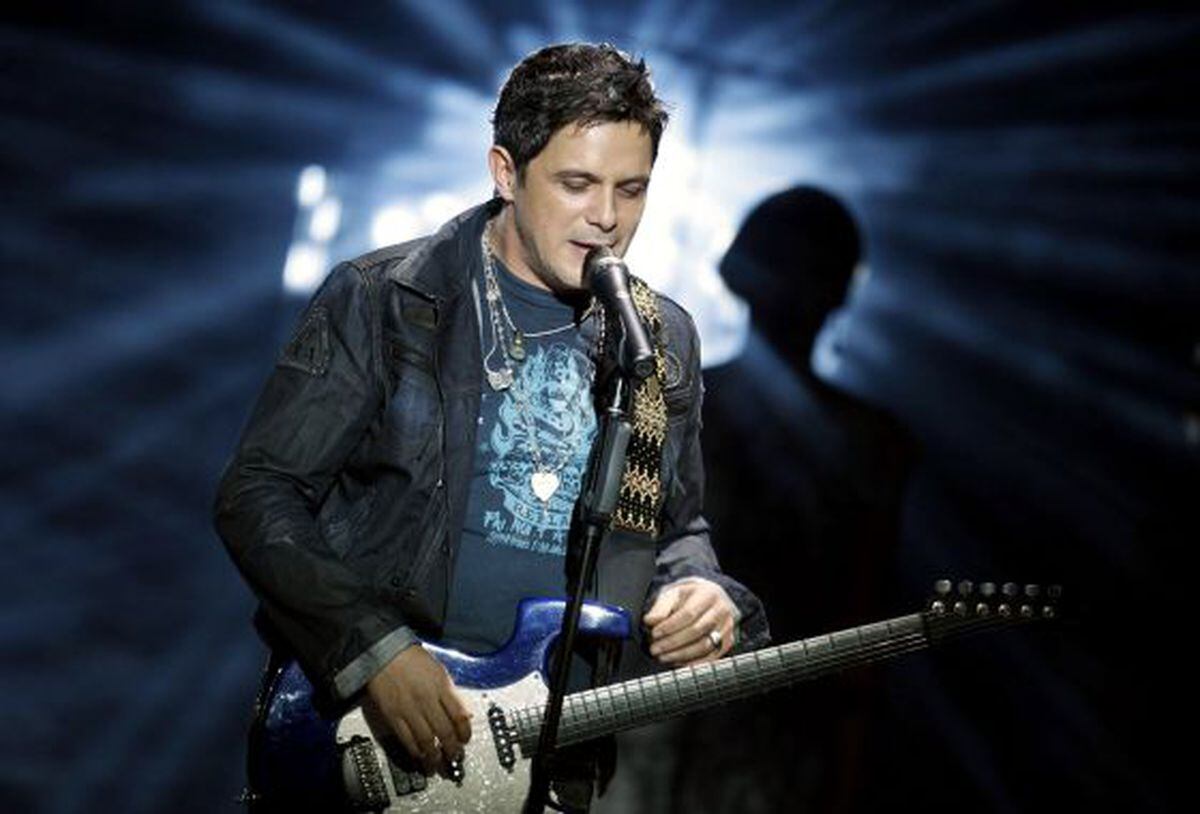 Alejandro sanz в молодости. Alejandro sanz genshin. Alejandro sanz. Alejandro sanz genshin. алехандро санз.