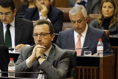 Manuel Recio, en el Parlamento andaluz, cuando era el consejero de Empleo. 