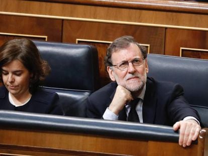 Mariano Rajoy, presidente del Gobierno, junto a Soraya S&aacute;enz de Santamar&iacute;a, vicepresidenta.
 