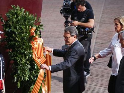 Artus Mas, la víspera de la Diada de 2014 en la ofrenda floral en la plaza del Foso de las Moreras de Barcelona.