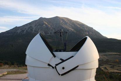 Uno de los telescopios autom&aacute;ticos de vigilancia del cielo instalados en la sierra de La Sagra (Granada).