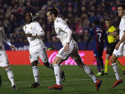 Bale ignora a sus compañeros en la celebración del 1-2 al Levante.