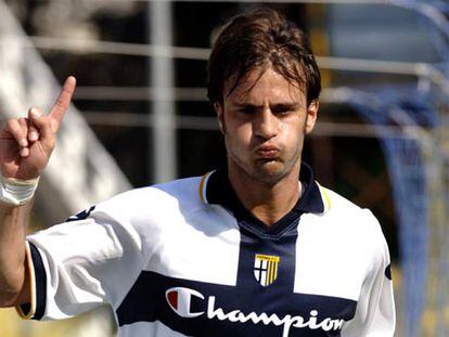 Alberto Gilardino celebra su cuarto gol en el partido entre el Parma y el Livorno (6-4).