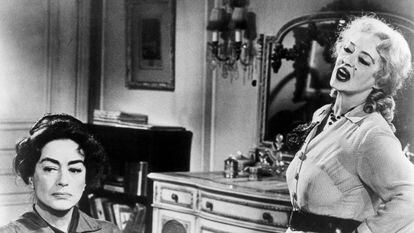 Bette David y Joan Crawford en una escena de '¿Qué fue de Baby Jane?' en 1962.