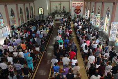 Vista general de un servicio religioso al que asistieron los padres de la joven holandesa Kris Kremers, Mans y Roeli Kremers, en Boquete, en la provincia de Chiriquí, al oeste de Panamá.