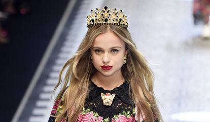 Lady Amelia Windsor, en el desfile de Dolce&Gabbana, el pasado febrero en Milán.
