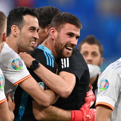 Spain's goalkeeper Unai Simon celebrates with teammates their side's win following the penalty shootout, during the Euro 2020 soccer championship quarterfinal match between Switzerland and Spain, at the Saint Petersburg stadium in Saint Petersburg, Friday, July 2, 2021. (Kirill Kudryavtsev, Pool via AP)