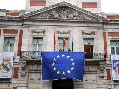 La fachada de la sede de la Comunidad de Madrid en la Puerta del Sol.