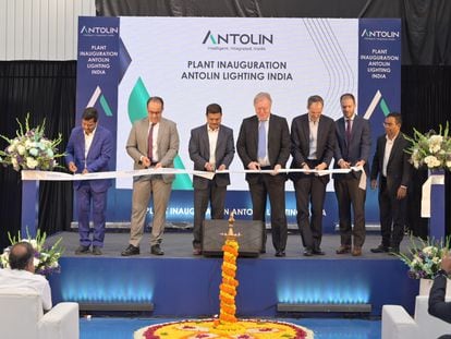 Inauguración de la fábrica de Antolin en India, con la presencia del presidente de Antolin, Ernesto Antolín.